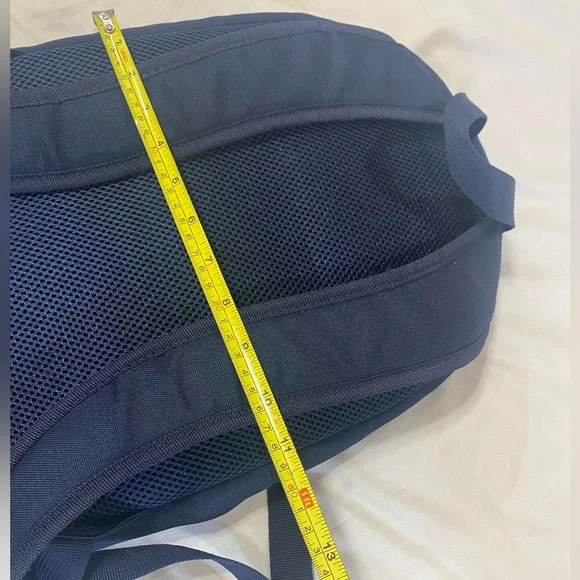 🐂 Red Bull Campus backpack! 🎒 In excellent condition! Red Bull Racing! - Picture 3 of 12